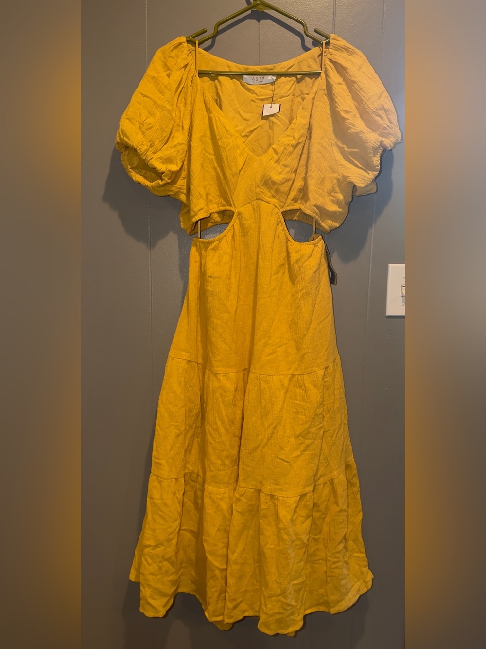 NWT  ASTR the Label Mustard Cutout Puff Sleeve Midi Dress- Size XL